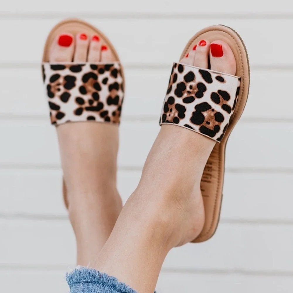 Rollasole Leopard Print Slides Sandals Women's Size Small 5.5-6.5 Flats NWT